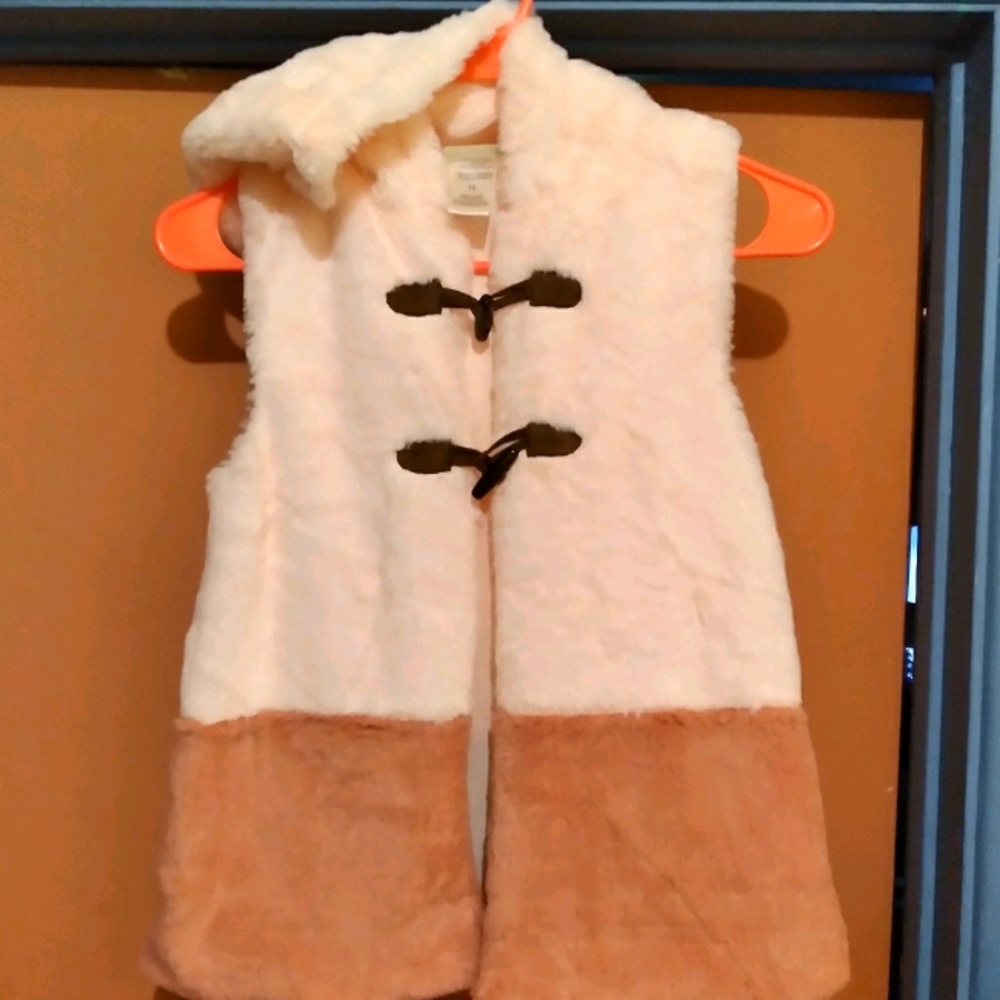 Girls hoddie vest.